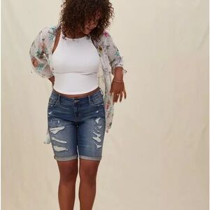 Torrid Bermuda Vintage Stretch Mid-Rise Short EUC